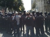 Митингующие перекрыли выходы из Рады (Видео)