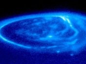 Вулканы спутника Юпитера зажигают полярные сияния над планетой