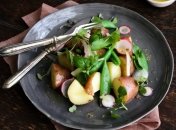 Такого салату з молодою картоплею ви точно не їли