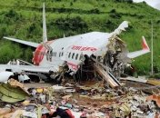 Пытались сесть под дождем: авиакатастрофа в Индии унесла жизни 18 человек (Фото, Видео)