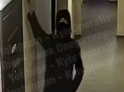 Соседская любовь, она такая: сеть взволновал инцидент в одной из многоэтажек Киева (видео)