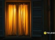 Звичка зашторювати вікно на ніч має не тільки практичні, а й містичні причини (зображення створено за допомогою ШІ)