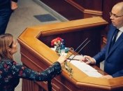 Степанову подарили "похоронный" букет в Раде (фото и видео)