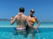 "Страшна, вырубай": Волочкова испугала сеть фото с мужчиной на отдыхе