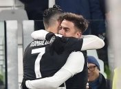 Поцелуй Роналду с одноклубником попал на видео