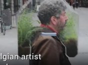 Бельгийский художник придумал "аквариум", заменяющий защитную маску от COVID-19 (фото и видео)