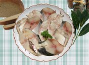 Прекрасный рецепт аппетитной маринованной скумбрии