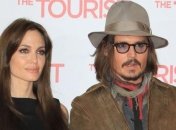 Дети Анджелины Джоли начали звать Джонни Деппа папой