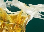 Чиновники отказались от запрета на пластиковую упаковку для пива