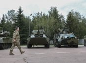 Порошенко заверил, что техника из АТО не будет изыматься для проведения парада 