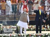 "Намасте": Трампа в Индии встретили песнями и танцами (Видео)