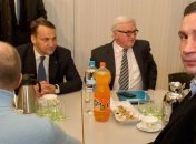 Лидеры оппозиции проводят встречу с главами МИД Польши, Германии и Франции 