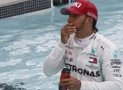 Хэмилтон после победы в Монако на радостях прыгнул в воду с химикатами (Видео)