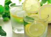 Чем опасен ломтик лимона в напитке