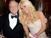 Пока умирал Хью Хефнер его супруга коротала время в соцсетях