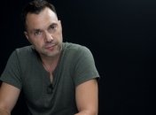 Алексей Арестович: Те, кто считает Зеленского клоуном, сами клоуны. Клоун никогда не объявит войну одновременно олигархам, контрабандистам, "ворам в законе" и Путину