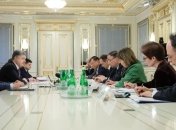 Порошенко с послами "Большой семерки" и ЕС договорился о поддержке реформ