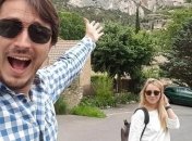 Знаменитый телеведущий отпраздновал юбилей в Европе с новой женой