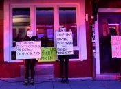 "Самая старая профессия нуждается в вашей помощи": немецкие секс-работники требовали открытия борделей