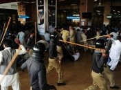 В Пакистане люди произвели жестокий самосуд