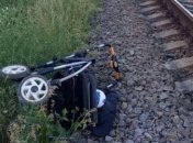 В Днепре поезд совершил наезд на коляску с ребенком