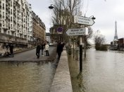 Из пригорода Парижа из-за разлива Сены эвакуировали почти полторы тысячи человек