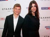 Супругу экс-игрока "Арсенала" сняли с рейса за дебош на борту самолета