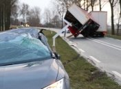 Шторм в Нидерландах: погибли двое человек, движение транспорта парализовано