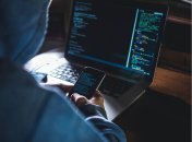 Уборщик должен был установить на компьютер министра вредоносное ПО, но был рассекречен