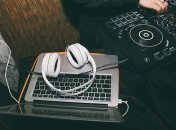 Очень похоже: нейросеть написала песню в стиле Трэвиса Скотта (Видео)