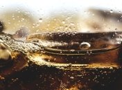 Медики рассказали, чем и кому опасны сладкие напитки