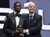 Усман Дембеле и президент ФИФА Джанни Инфантино