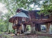 Уютный лесной домик на вершине холма (Фото)