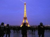 В Париже закрыли Эйфелеву башню 