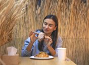 Названо негативні звички у харчуванні, через які ми гладшаємо