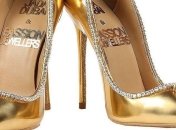 В Сети представили изящные туфли с бриллиантами