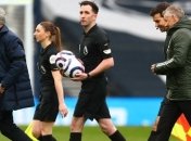 В Иране трансляция матча АПЛ прерывалась более 100 раз из-за ножек девушки-арбитра