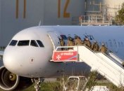 У угонщиков ливийского самолета вместо оружия были муляжи (Видео)