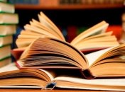 Впервые в Украине учебники для школы отобрали через Интернет