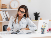 Листівки-привітання з Днем бухгалтера 2024