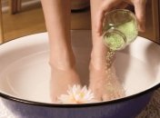 Ванночки, которые помогут бороться с потливостью ног
