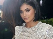 Кайли Дженнер впервые стала мамой (Видео)