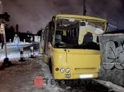 Через зіткнення в автомобілі повилітали деякі шибки