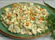 Овощной салат - прекрасный вариант для утоления голода