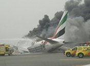 В Дубае после аварийной посадки загорелся самолет, аэропорт отложил все вылеты