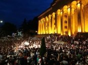 Тысячи людей вышли на протесты в Грузии из-за российского депутата