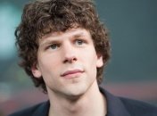 Дебют Джесси Айзенберга: в его фильме сыграют Финн Вулфард и Джулианна Мур