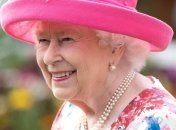 Елизавета II ошеломила ярким весенним образом