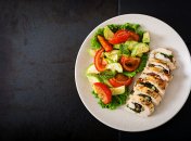 Рулет з овочами та м’ясом