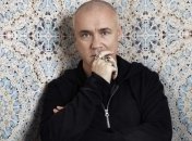 Херст сдаст в аренду двадцатиметровую беременную женщину с мечом